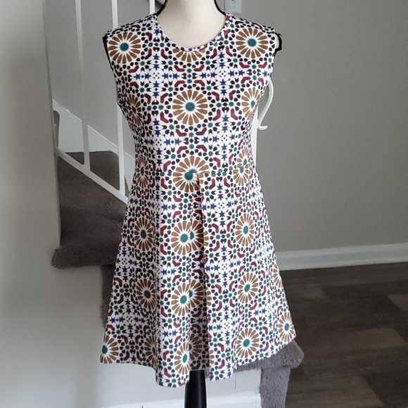 Zara Dresses & Skirts - Zara WB Medallion Print Pleated Front Shift Dress